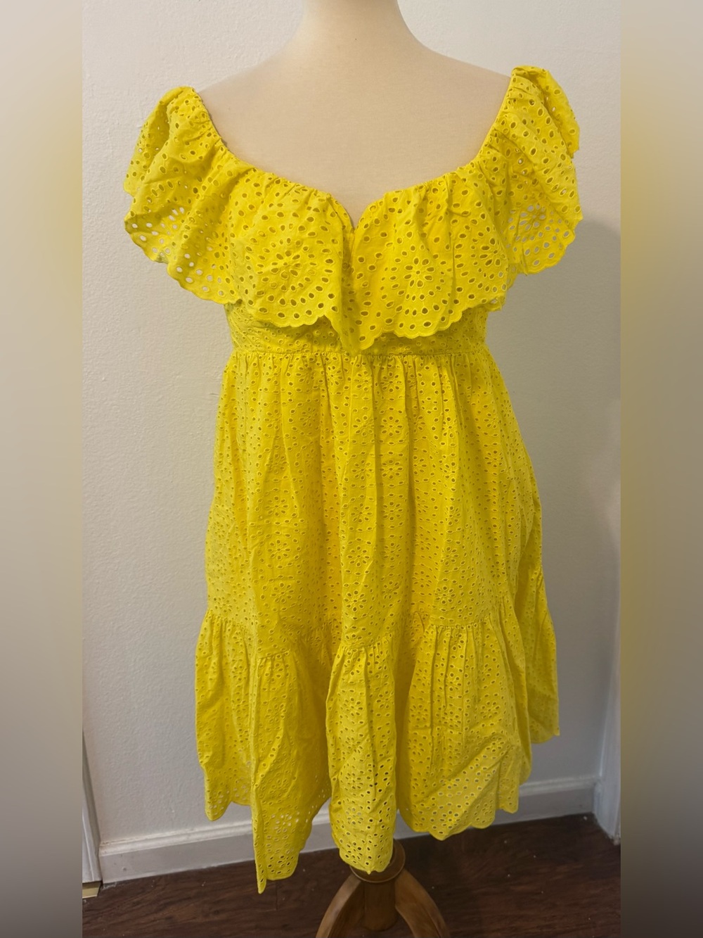 Lilly Pulitzer Asteria Dress Yellow Daisy Dreams Eyelet Babydoll Flirty Vacay 6
